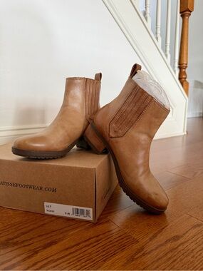 Matisse Lily Chelsea Boot - Cognac Brown